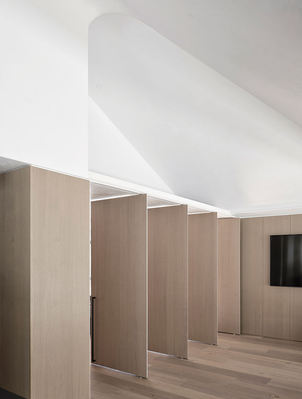 Bridge 17 workplace design featuring Havwoods Taize PurePanel and Fendi Flooring